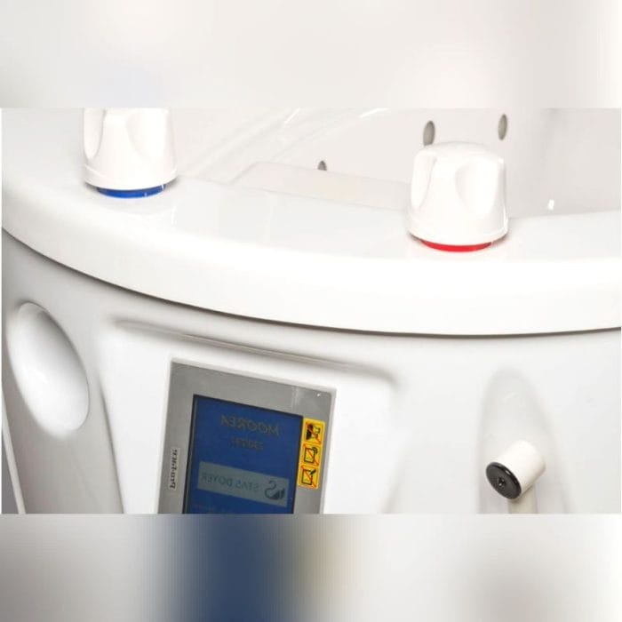 Hydromassage Bathtub With Chromotherapy Lamps 3