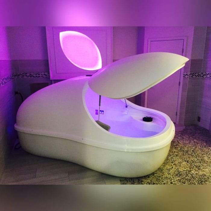 Isolation Tank With Chromotherapy Lamps 1