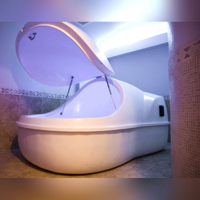 Isolation Tank With Chromotherapy Lamps 2