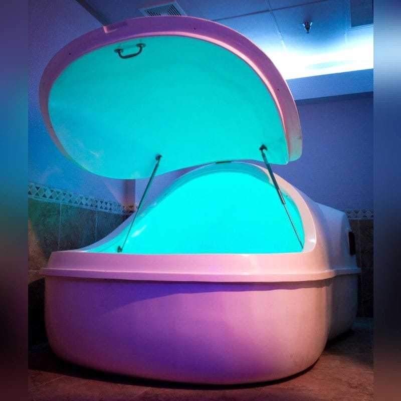 Isolation Tank With Chromotherapy Lamps