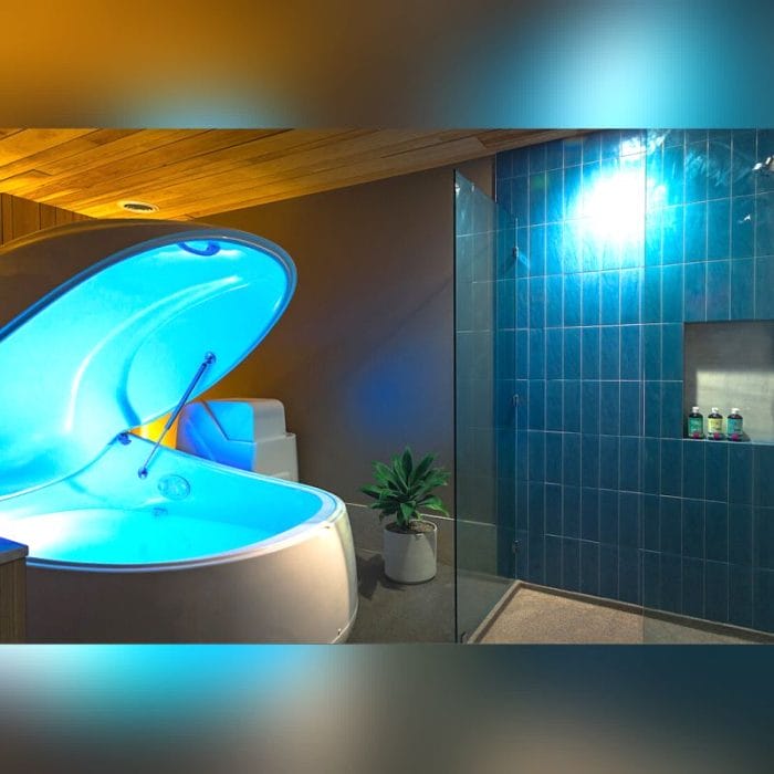 Isolation Tank With Chromotherapy Lamps