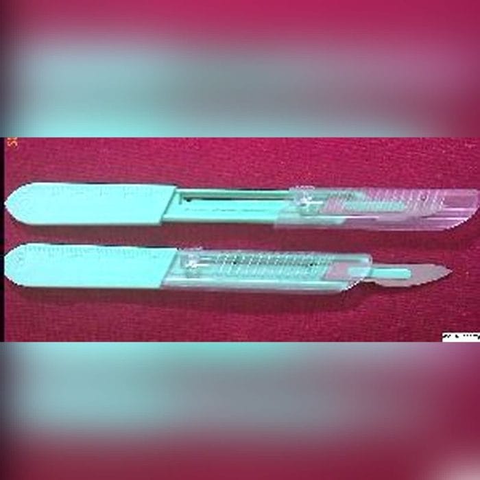 Plastic Handle Scalpel 1