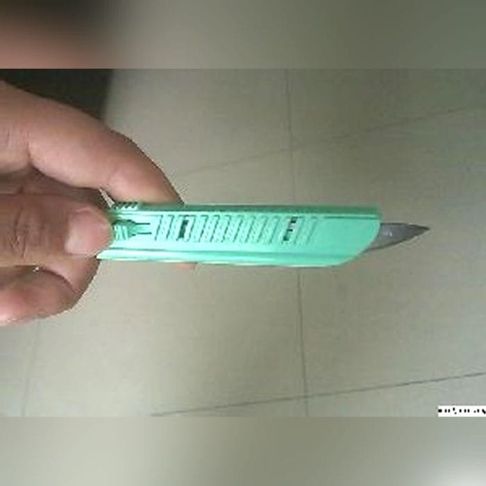 Plastic Handle Scalpel 2