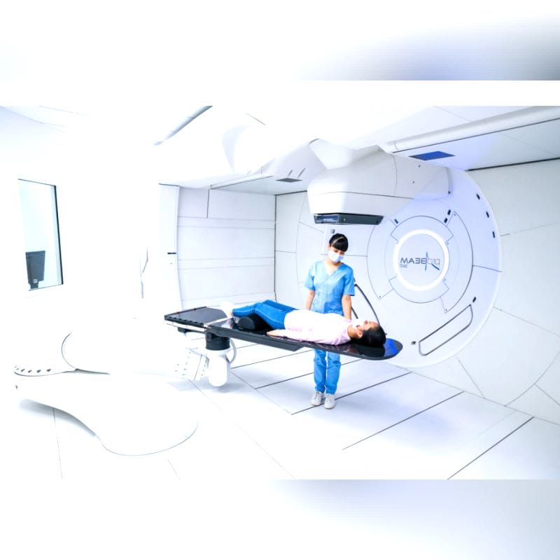 Proton Therapy Cyclotron With Robotized Positioning Table